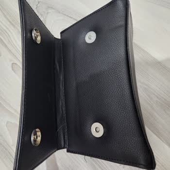 Manuka Çantamın Her Yeri Dökülüyor.