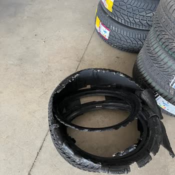 Goodyear Neumáticos de Invierno Se Rompen en Carretera Limpia