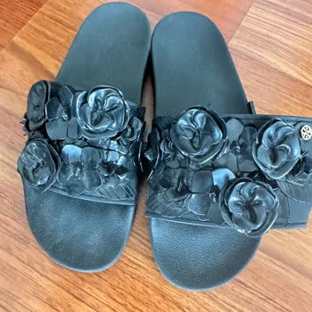 Sandalias Tory Burch se Rompieron Tras un Uso, Servicio al Cliente Niega Reembolso