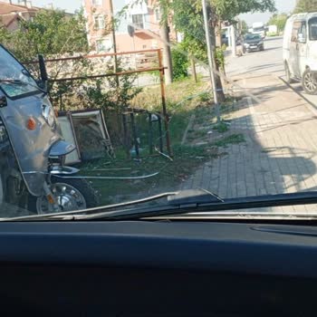 Tüvtürk Ön Cam Çatlak