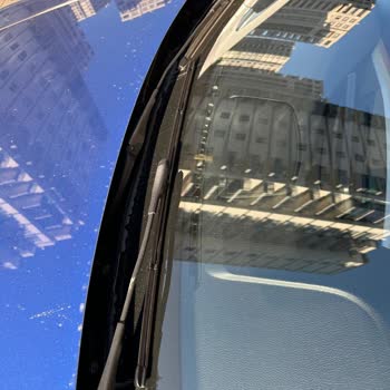 BMW F30 Kronik Ön Cam Fitili Çatlama Sorunu