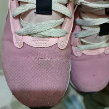 Nike FLO Ürünün Arkasında Durmuyor