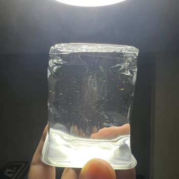 Gecek Su İçerisinde Pas Gibi Şeyler Var.