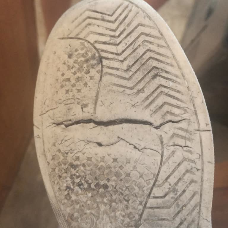 Dockers Ayakkabı FLO Ayakkabılarının Alt Kısımlarında Kırılma Sorunu