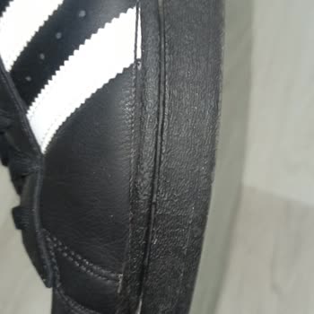 adidas Dikişi Tamamlanmamış Defolu Ürün