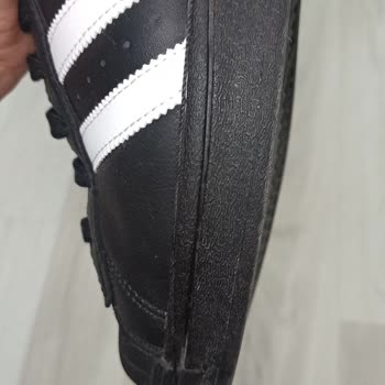 adidas Dikişi Tamamlanmamış Defolu Ürün