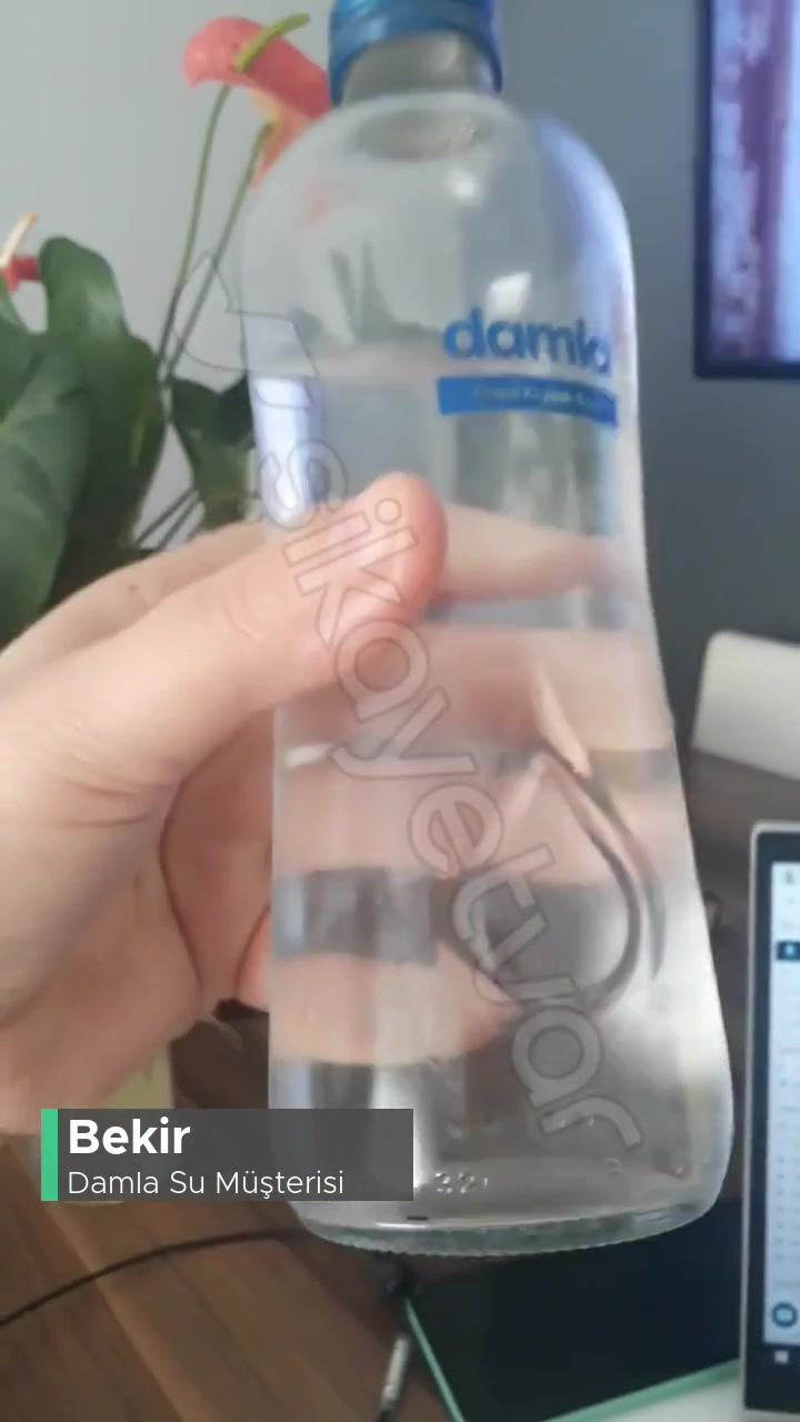 Damla Su İçinde Yüzen Bir Madde! videonun kapak resmi