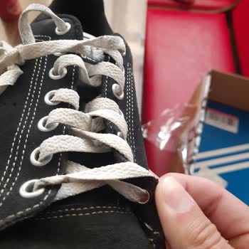 Adidas Stan Smith CS Schuhe gekauft, Ferse löst sich nach kurzer Zeit