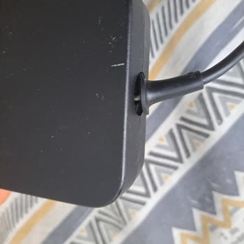 Monster Notebook Adaptör Kablosu Kopuyor