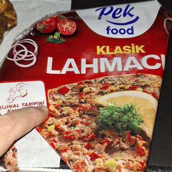 Pek Food 4'lü Lahmacunun İçinden Sert Plastik Çıktı!