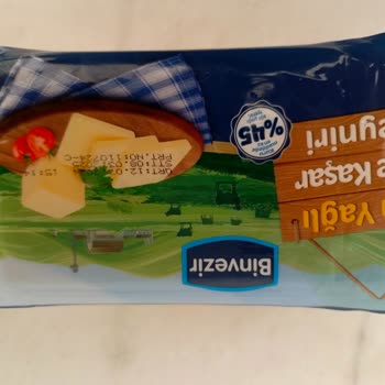 BİM'den Alınan Binvezir Kaşar Peynirinden Kıl Çıktı.