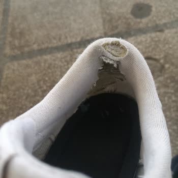 Reebok Shoes' Inner Foam Fell Apart After Only 3 Months of Use