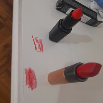 Kiko Milano Lipsticks Don't Match Photos, Poor Quality and No Refund Guarantee