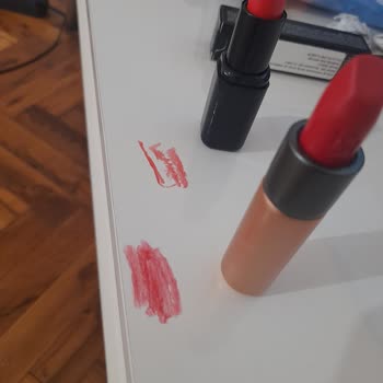 Kiko Milano Lipsticks Don't Match Photos, Poor Quality and No Refund Guarantee