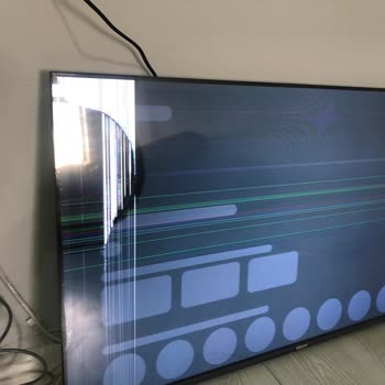 BİM İndirimde 43' Senna TV İç Paneli Kırık Ayıplı Malı Sattı!