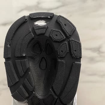 Mavisneakertr Mağdur Etti Ve Dalga Geçiyorlar.