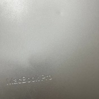 Compré dos Macbook Pro M2 Max y uno llegó abollado