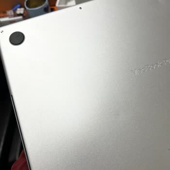 Compré dos Macbook Pro M2 Max y uno llegó abollado