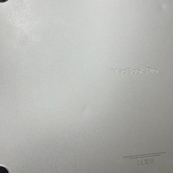Compré dos Macbook Pro M2 Max y uno llegó abollado