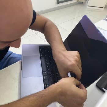 Apple MacBook Pro 14' M1 Problemas de Calidad y Malfunciones