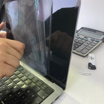 Apple MacBook Pro 14' M1 Problemas de Calidad y Malfunciones