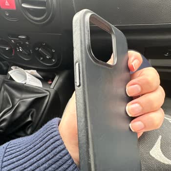 Apple iPhone 14 Pro Funda Descascarándose y Agrietándose en un Mes