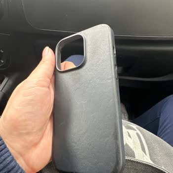 Apple iPhone 14 Pro Funda Descascarándose y Agrietándose en un Mes