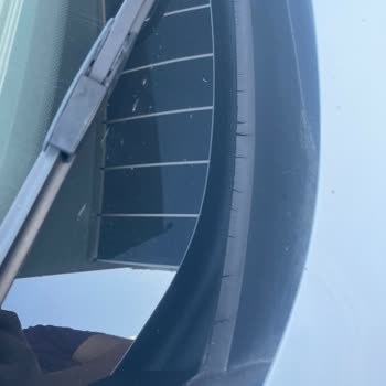 Renault Fluence Ön Cam Altı Plastik Sorunu