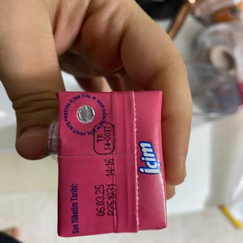 İçim Süt ve Süt Ürünleri Bozuk Çilekli Süt Ve Sağlık Tehlikesi