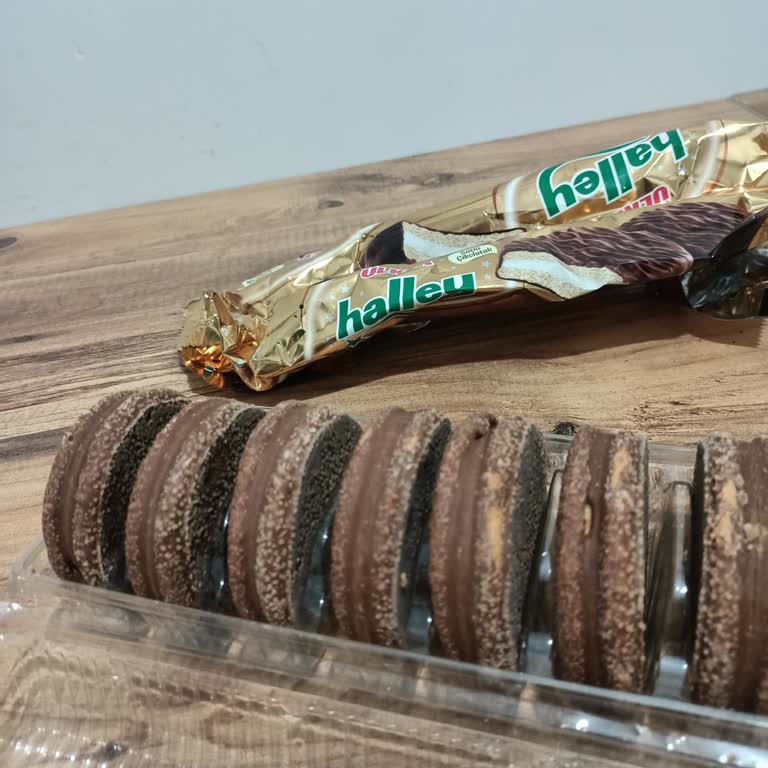 Ülker Çikolatasında Küf Ve Ekşi Tat Şoku!