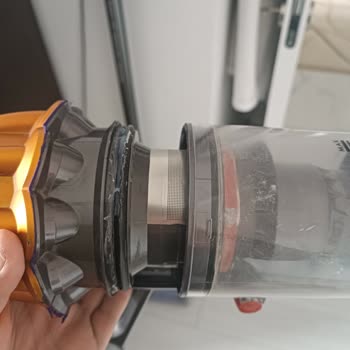 Dyson V12 Süpürge Gövdesinin Beklenmedik Şekilde Ayrılması