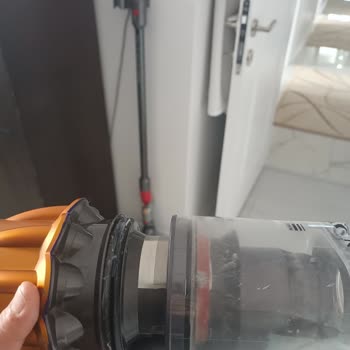 Dyson V12 Süpürge Gövdesinin Beklenmedik Şekilde Ayrılması