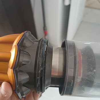 Dyson V12 Süpürge Gövdesinin Beklenmedik Şekilde Ayrılması