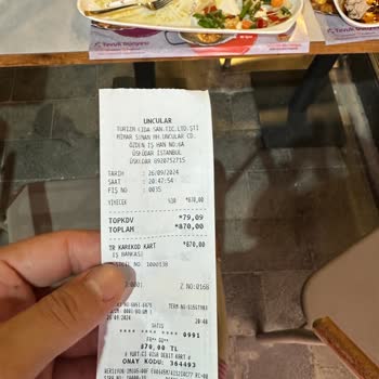 Tavuk Dünyası Üsküdar Uncular Şubesinde Yemekte Saç Çıktı