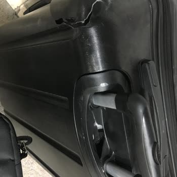 Can Ardahan Turizm Valizimi Kırıp Umursamadılar