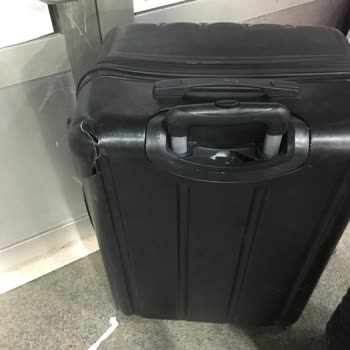 Can Ardahan Turizm Valizimi Kırıp Umursamadılar