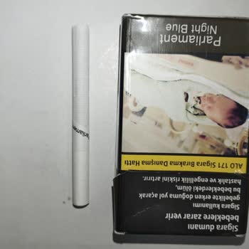 Parliament Night Blue Philip Morris Hatalı Etiket Basımı