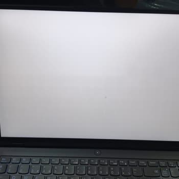 Lenovo Bilgisayar Lenovo Dizüstü Bilgisayar Ekranında Görülen Klavye Gölgeleri