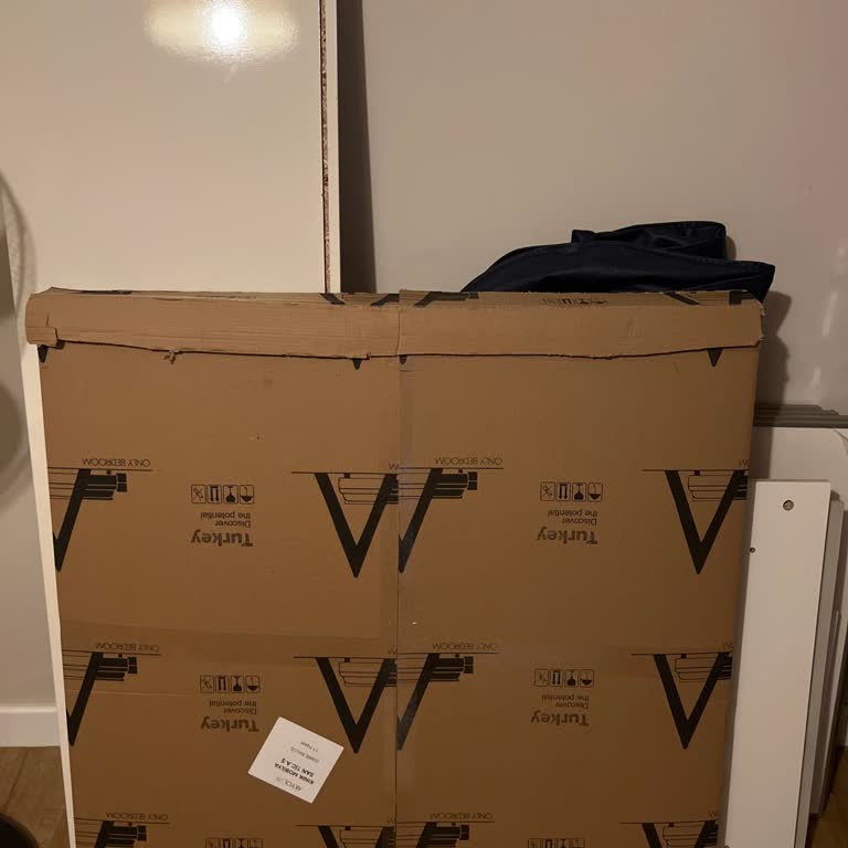 Kınık Mobilya Şifonyerin Eksik Parçaları Aylarca Gelmedi, Kimse İlgilenmiyor