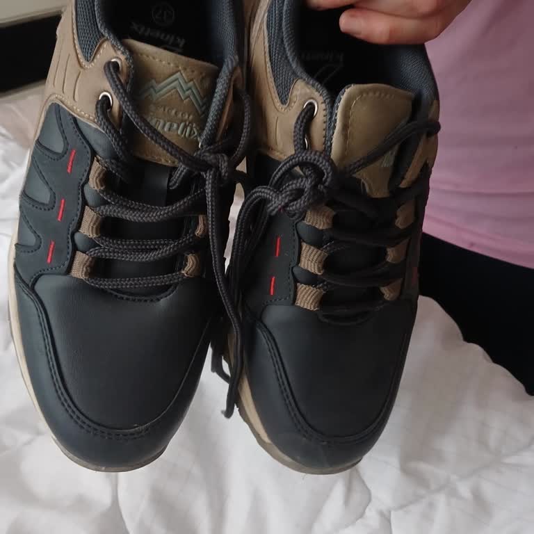 FLO Ayakkabı Yeni Alınan Ayakkabının Kötü Kokması Ve Para İadesi Talebi