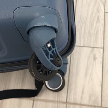 A101 Bavul 24 Saat Olmadan Kırıldı