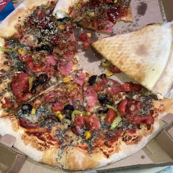 Domino's Malzeme Ve İşçilikte Düşük Kalite Pizza