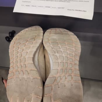 In Street Alınan Adidas Spor Ayakkabı.