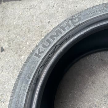 Kumho Reifen gefährlich – Riss in der Flanke trotz regelmäßiger Wartung entdeckt