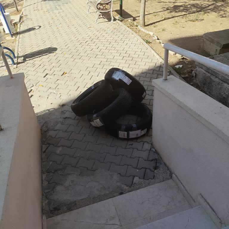 İlgisiz Ve İş Ahlakı Olmayan Bir Firma Sürat Kargo