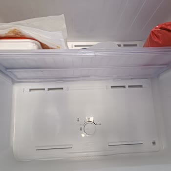 Samsung Buzdolabı Buzluğu İki Parça Yapan Plastik Aksam Şikayeti...