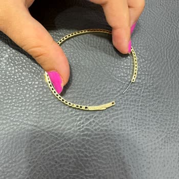 Atasay'dan Aldığım Altın Bilekliğin İçinden Çelik Malzeme Çıktı.