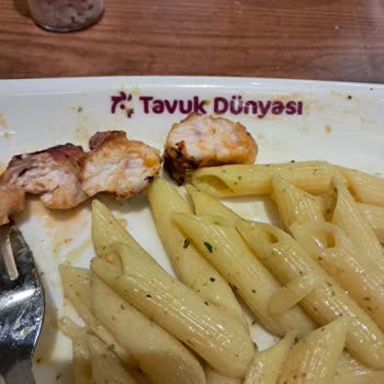 Tavuk Dünyası Pişmemiş Kanlı Çiğ Yemek