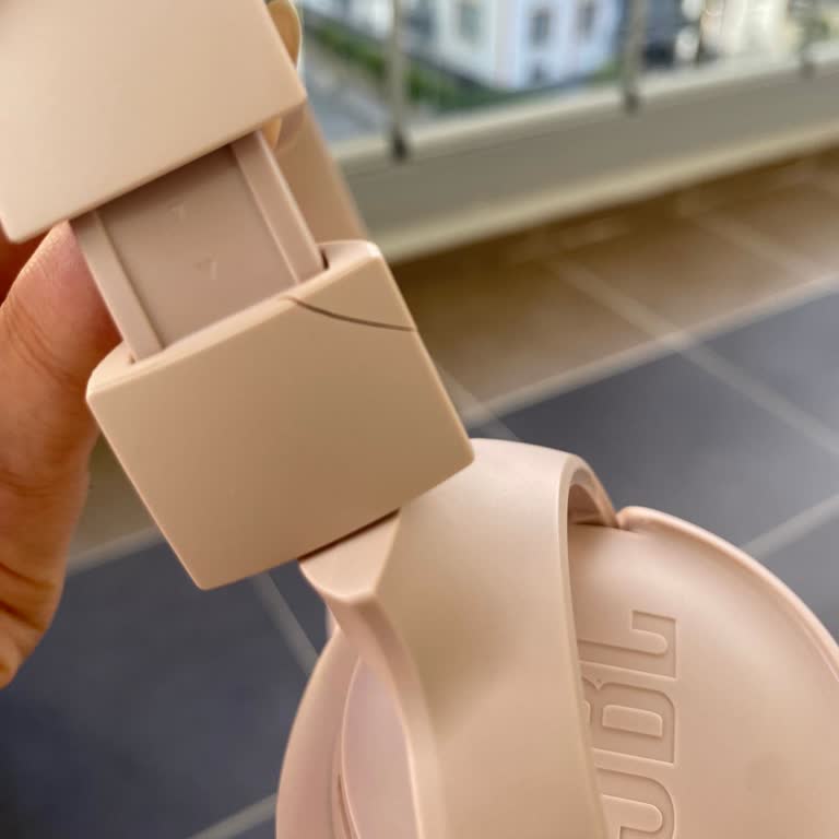 JBL Kulaklık Çatlama Sorunu