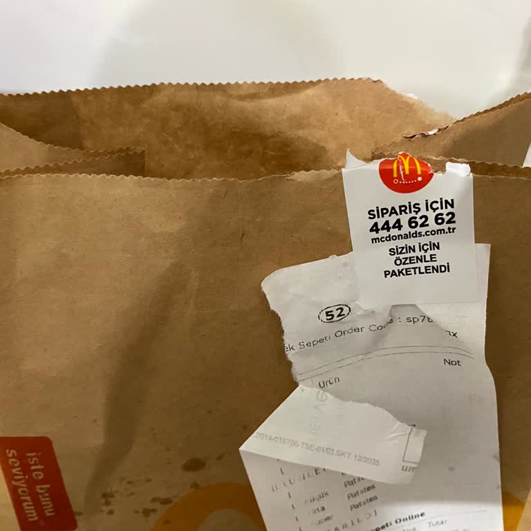 Yemeksepeti Kuryenin Siparişi Yemesi